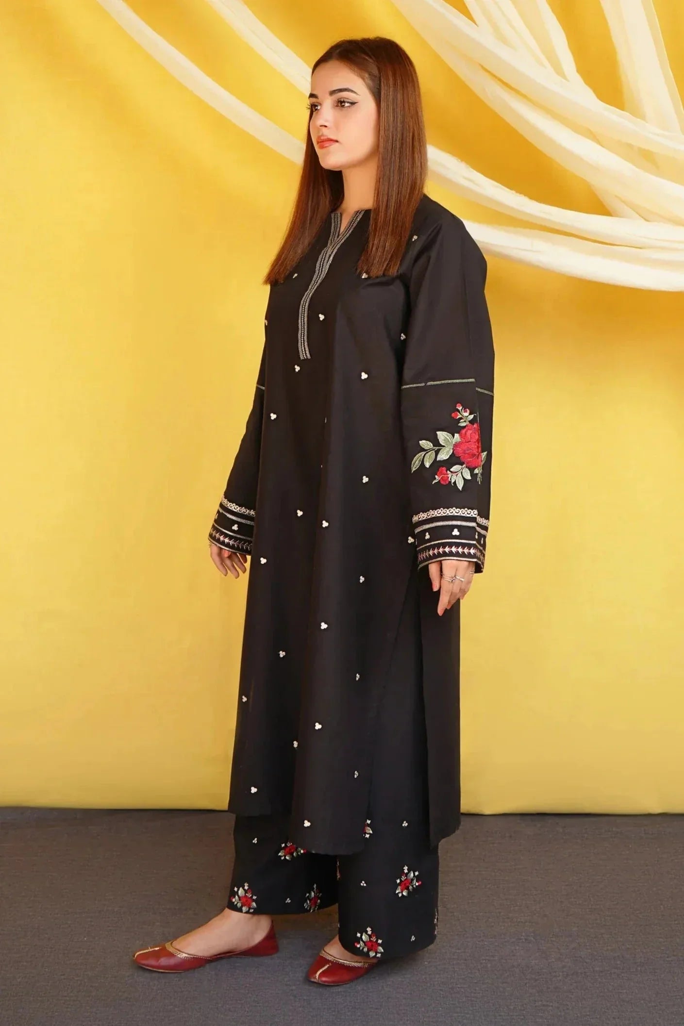 Black Embroidered Women's 2-Piece Dhanak Suit