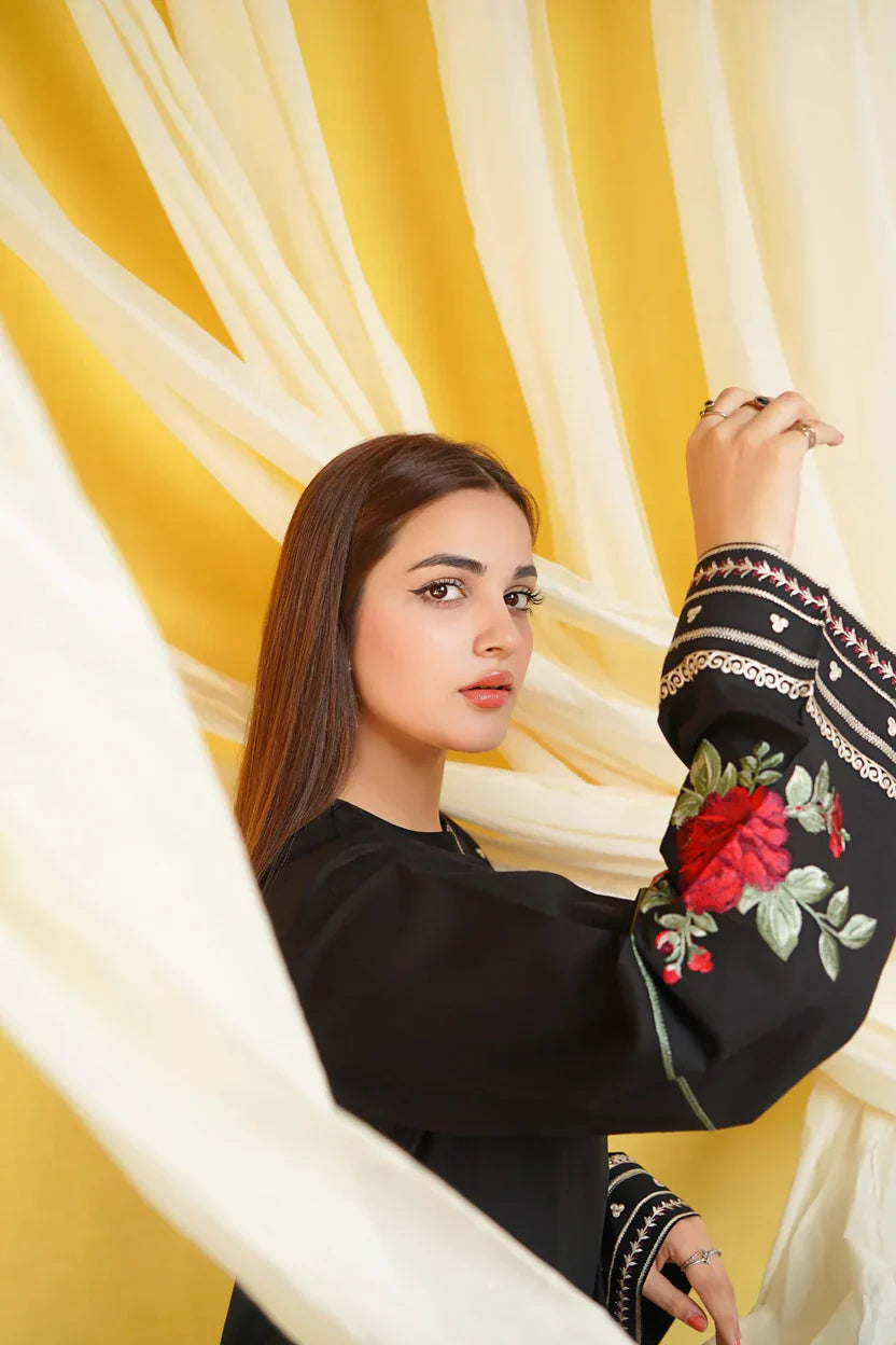 Black Embroidered Women's 2-Piece Dhanak Suit